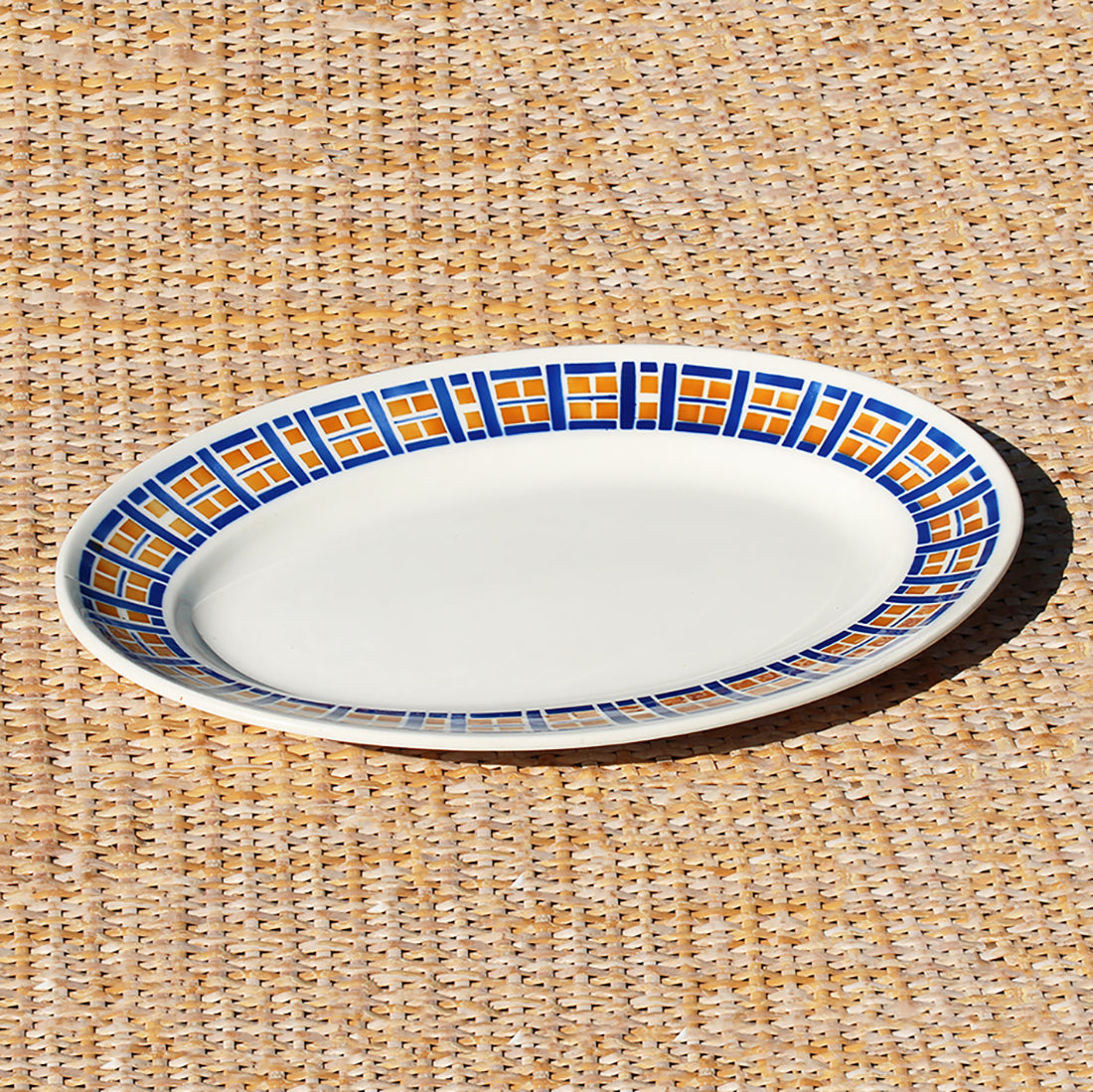 Plat ovale Badonviller modèle Strasbourg crème décor roses Plat ovale Badonviller modèle Strasbourg crème décor roses