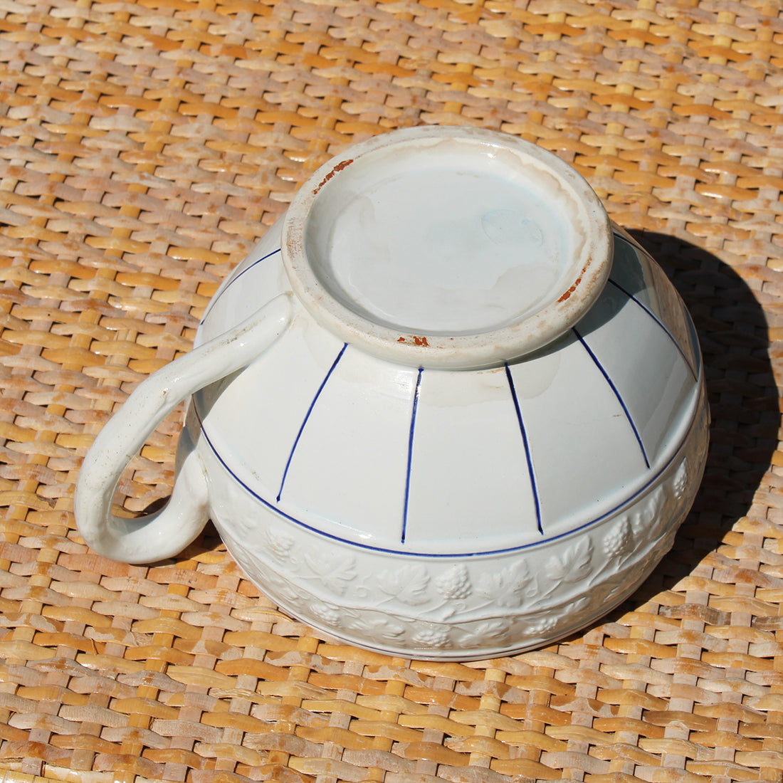 Tasse Et Soucoupe Ancienne Vintage - Décor De Prunes En Relief - Fait Main Céramique Crème - UK