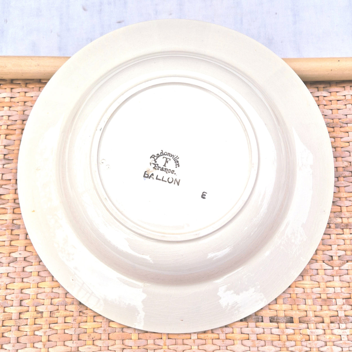 Grand Plat Creux Ancien En Faïence De Badonviller, Motif Blanc Et Bleu, Vintage Et Déco