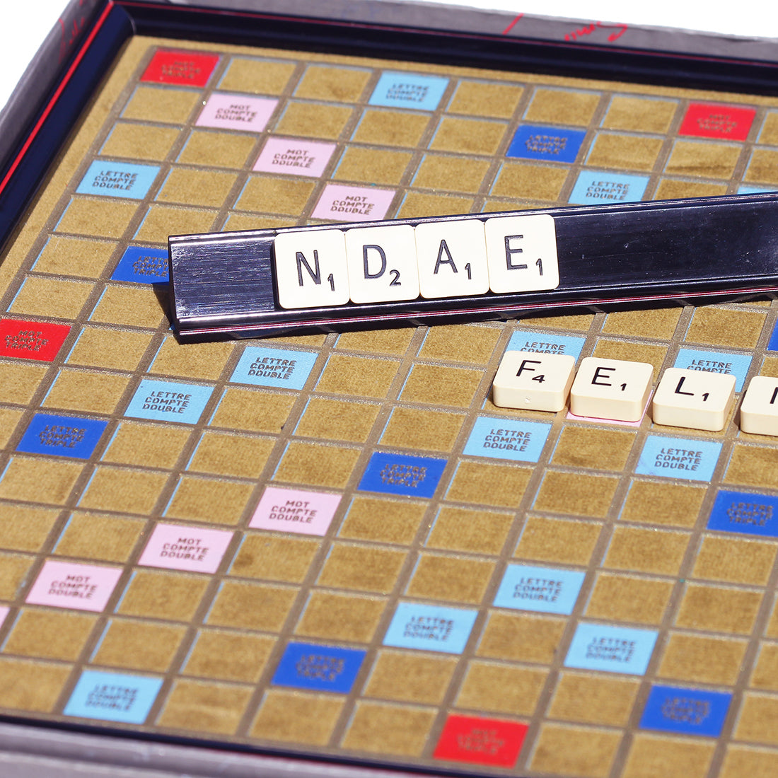 Scrabble Deluxe Edition en bois avec plateau de jeu rotatif : :  Jeux et Jouets