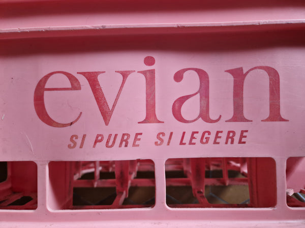 Caisse casier Soupledur à bouteilles vintage EVIAN en plastique rose