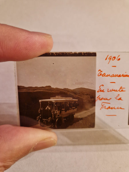 Ancienne plaque photo stéréoscopique en verre / 1906 / Madagascar - Tananarive - autobus