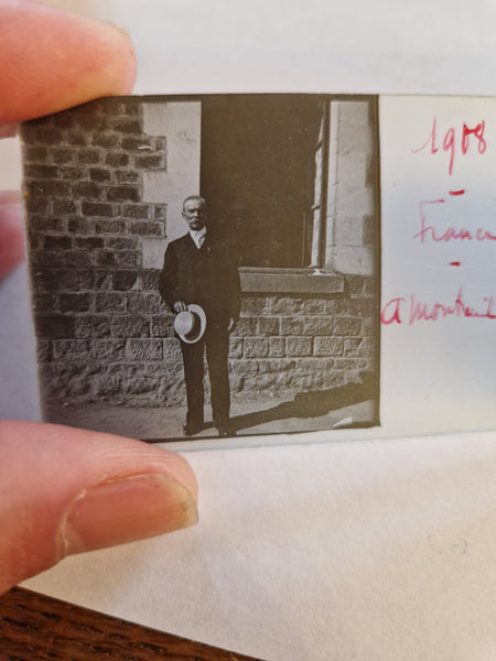 Ancienne plaque photo stéréoscopique en verre / 1908 / homme à Montreuil le Gast