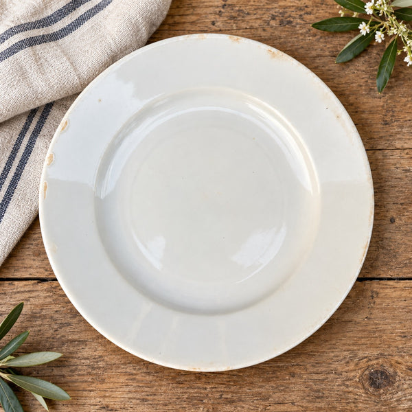 Ancienne assiette plate blanche en faïence de Creil et Montereau – B & Cie Déposé (1876-1884) – Diamètre 21,2 cm