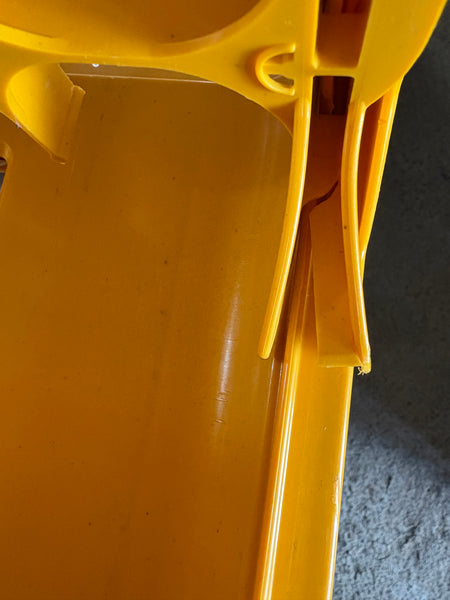 Caisse casier / distributeur à bouteilles vintage Pepsi Cola en plastique jaune