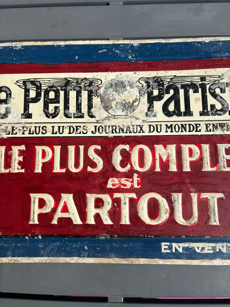 Plaque publicitaire ancienne "Le Petit Parisien" – Aluminium avec repeinture