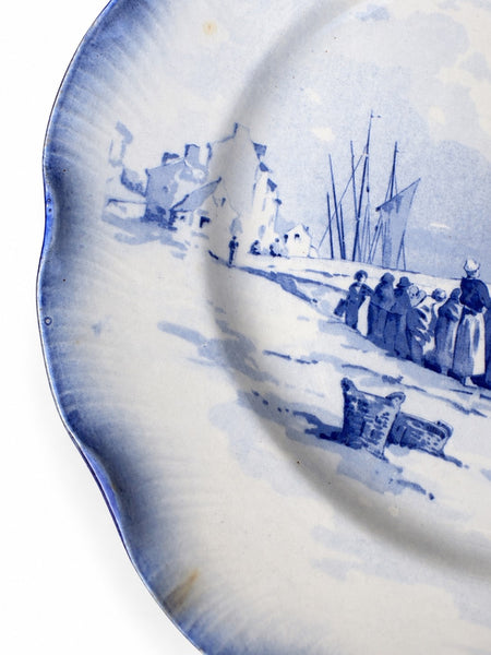 Assiette plate ancienne en faïence de Sarreguemines modèle Marines (1890-1918)