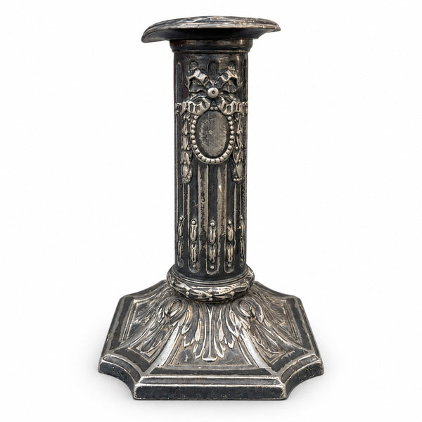 Paire de bougeoirs en métal argenté Victor Saglier, style Louis XVI