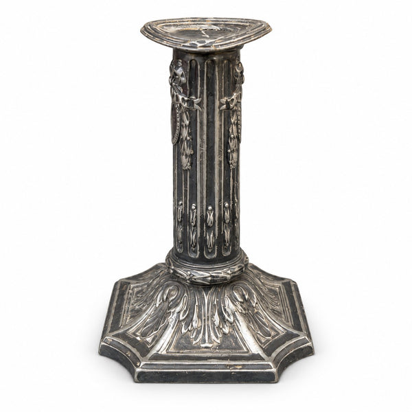 Paire de bougeoirs en métal argenté Victor Saglier, style Louis XVI