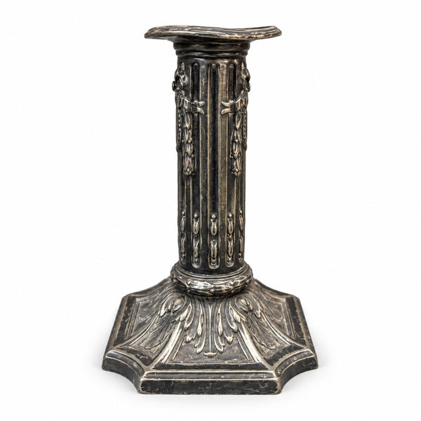 Paire de bougeoirs en métal argenté Victor Saglier, style Louis XVI