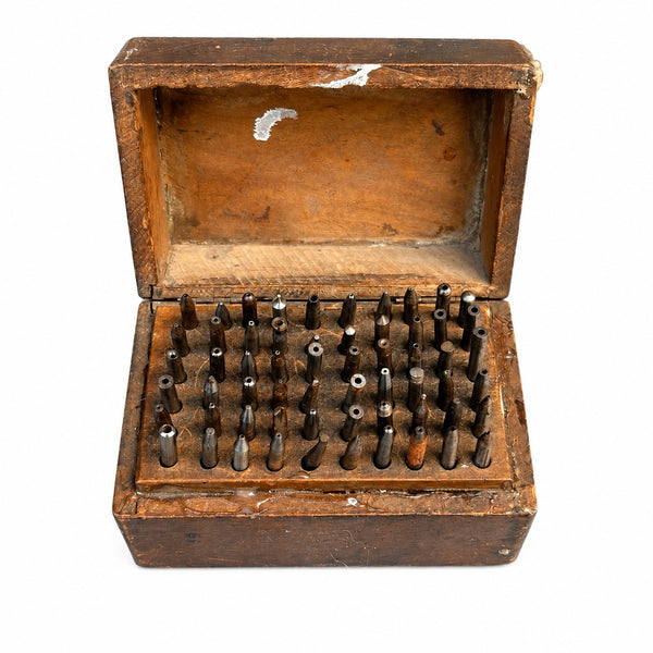 Ancien coffret de 60 rivoirs d'horlogerie en acier – Outillage d'horloger