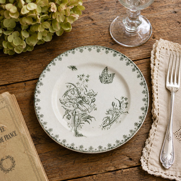 Assiette à dessert ancienne en terre de fer Clairefontaine Léon Graves modèle « Nancy » à décor floral et papillons verts