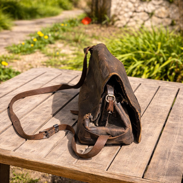 Ancienne sacoche de receveur en cuir