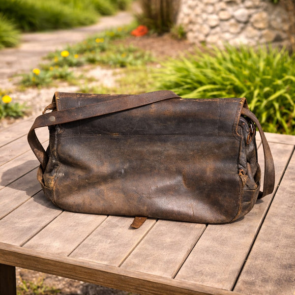 Ancienne sacoche de receveur en cuir