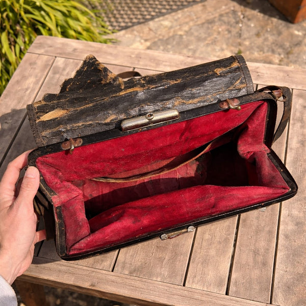 Ancienne sacoche de receveur en cuir