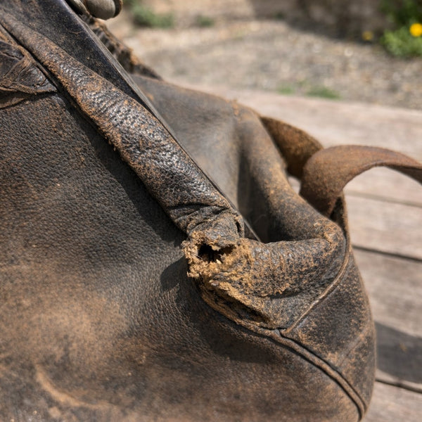 Ancienne sacoche de receveur en cuir