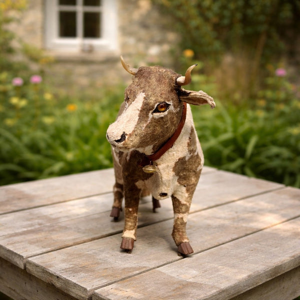 Jouet ancien mécanique – Vache à lait sur roulettes, fin XIXe siècle
