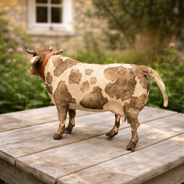 Jouet ancien mécanique – Vache à lait sur roulettes, fin XIXe siècle