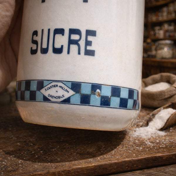Pot à épices publicitaire Lustucru « Sucre » – Cadeau-prime des années 1950 – Faïencerie de Moret – A. Cartier-Millon Grenoble
