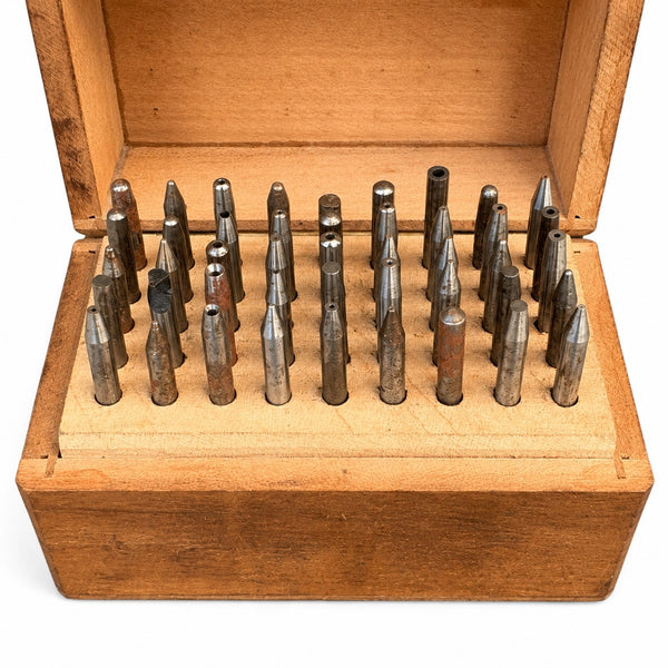 Ancien coffret de 45 rivoirs d'horlogerie en acier – Outillage d'horloger