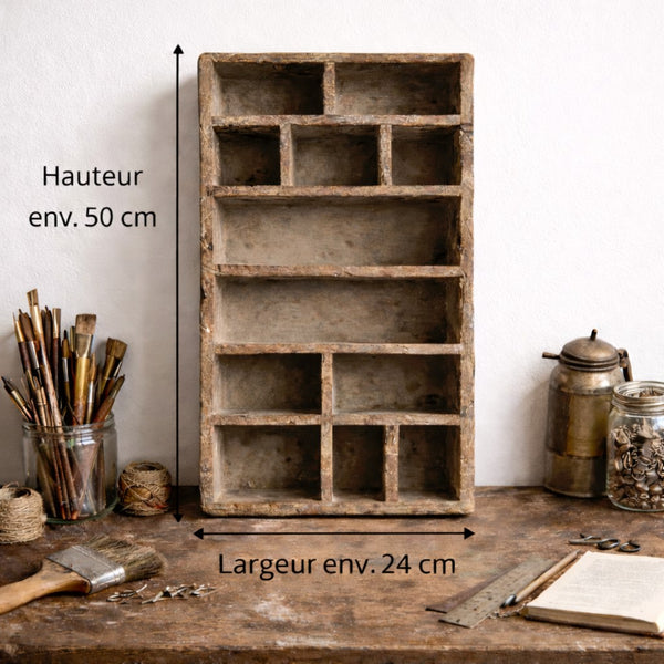Ancien petit casier trieur d’atelier en bois – 14 compartiments – env. 50 cm