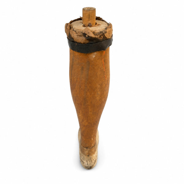 Ancienne prothèse tibiale – jambe en bois, pièce de cabinet de curiosités