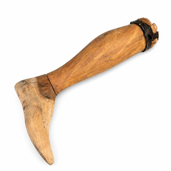Ancienne prothèse tibiale – jambe en bois, pièce de cabinet de curiosités