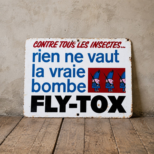 Plaque publicitaire ancienne en tôle lithographiée Fly-Tox – « Rien ne vaut la vraie bombe »