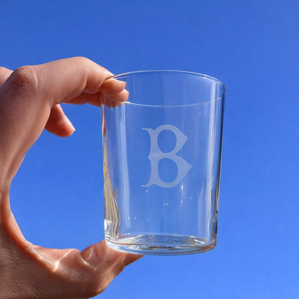 Verre / gobelet ancien en cristal soufflé gravé – Initiale B – XIXe siècle