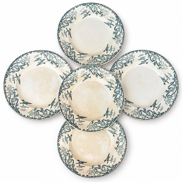 Lot de 5 assiettes plates anciennes en faïence de Longwy modèle « Richelieu » – Décor oiseaux et chardons, avec patine ancienne