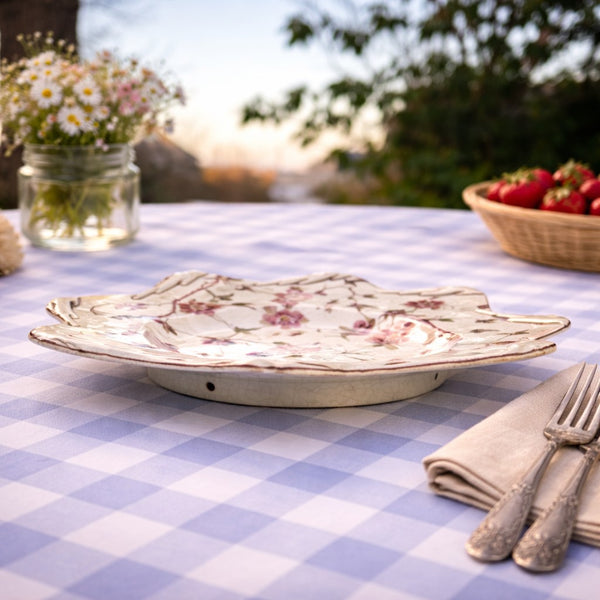 Coupe basse sur pied / assiette montée ancienne à décor floral et abeilles – faïence craquelée