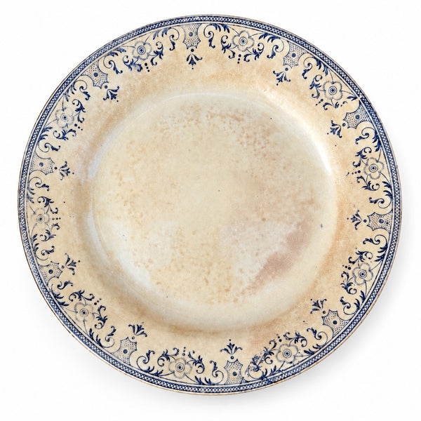 Assiette montée ancienne en faïence patinée Creil et Montereau modèle « Service La Vallière »