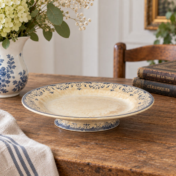 Assiette montée ancienne en faïence patinée Creil et Montereau modèle « Service La Vallière »