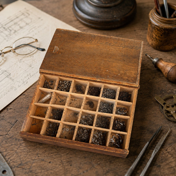 Ancienne boîte layette d’horloger en bois à compartiments – pièces d’horlogerie