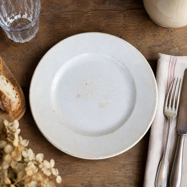 Assiette ancienne en faïence blanche épaisse Ø 20,5 cm – Creil et Montereau, fin XIXe siècle