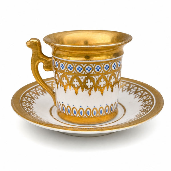 Tasse et sa soucoupe en porcelaine de Paris décor néogothique doré – époque XIXe siècle