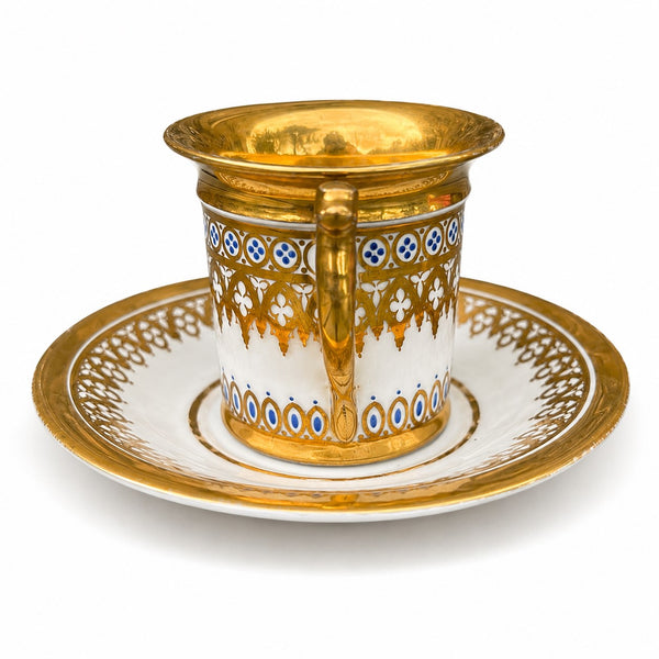 Tasse et sa soucoupe en porcelaine de Paris décor néogothique doré – époque XIXe siècle