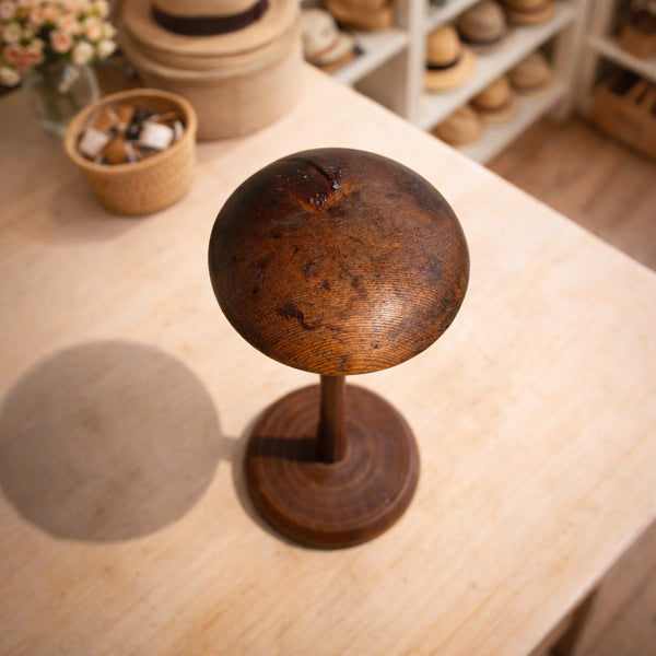 Ancien présentoir porte-chapeau en bois tourné – grand modèle, époque milieu XXe