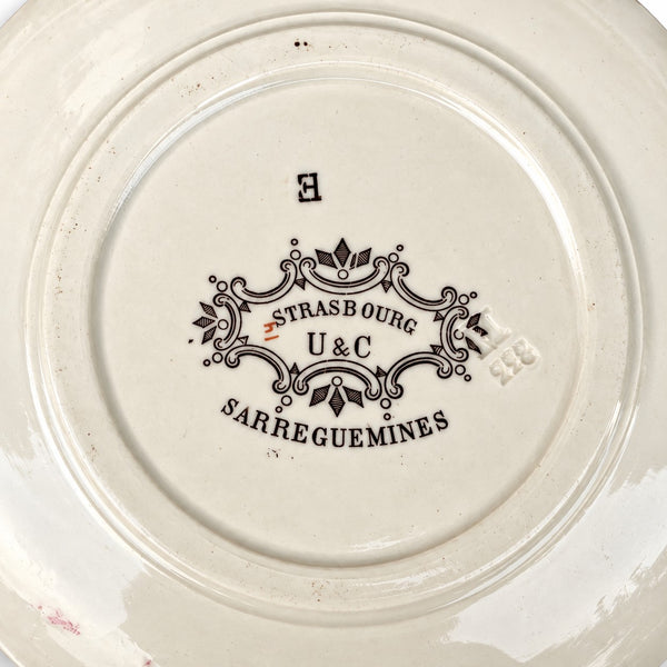 Paire de sous-tasses anciennes en faïence de Sarreguemines modèle Strasbourg à décor floral