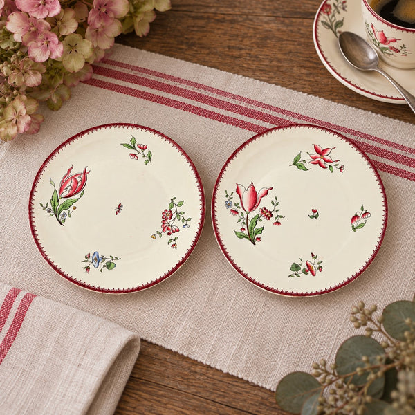 Paire de sous-tasses anciennes en faïence de Sarreguemines modèle Strasbourg à décor floral