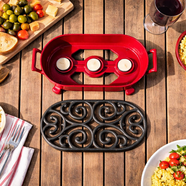 Chauffe-plat ancien en fonte émaillée rouge STAUB avec 3 bougies