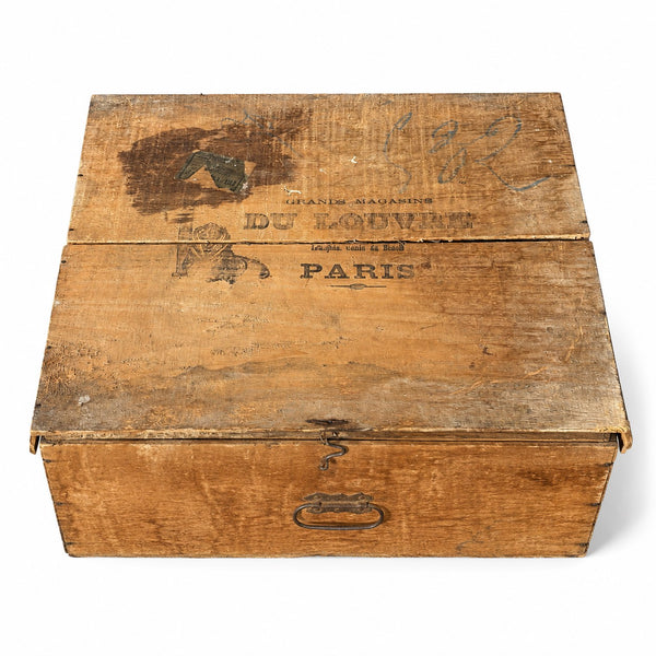 Boîte ancienne d’expédition « Grands Magasins du Louvre Paris » en bois
