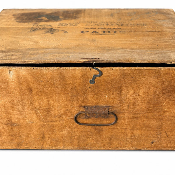 Boîte ancienne d’expédition « Grands Magasins du Louvre Paris » en bois