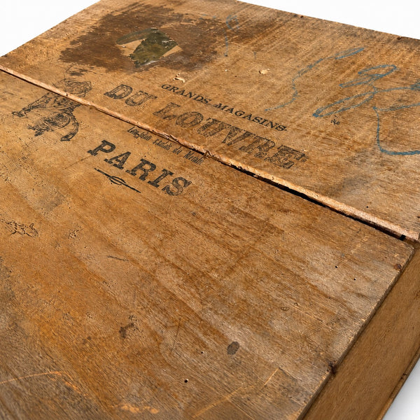 Boîte ancienne d’expédition « Grands Magasins du Louvre Paris » en bois