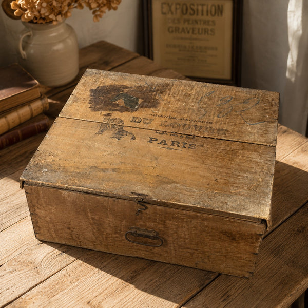 Boîte ancienne d’expédition « Grands Magasins du Louvre Paris » en bois
