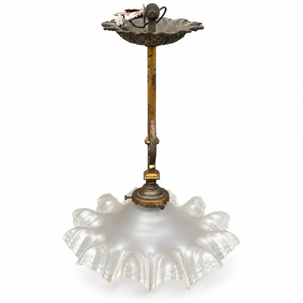Lustre ancien Art nouveau en métal doré et verre dépoli à bord festonné