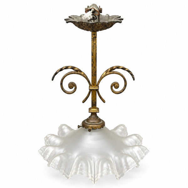 Lustre ancien Art nouveau en métal doré et verre dépoli à bord festonné