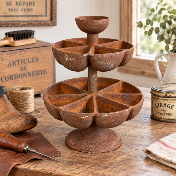 Ancienne marguerite de cordonnier en fonte à deux niveaux avec sébille