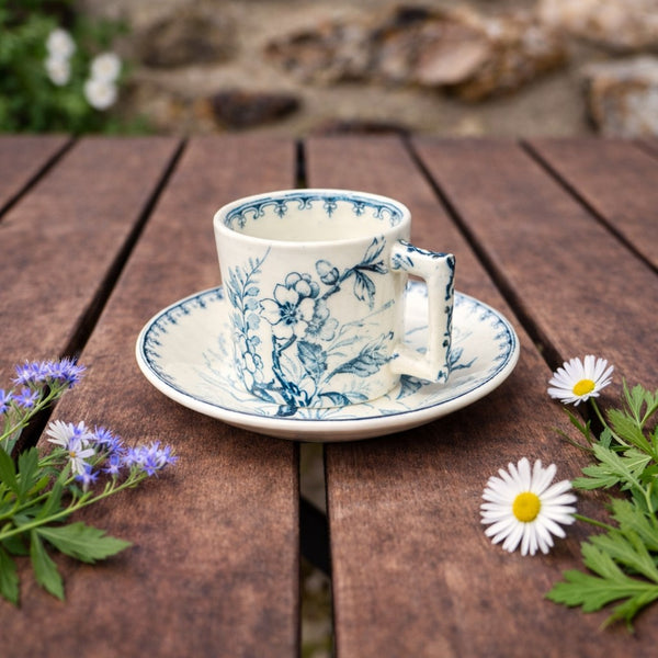 Petite tasse de dinette de poupée ancienne en faïence de Lunéville – décor Mésange