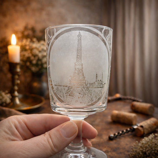 Verre à pied ancien soufflé – Exposition Universelle de Paris 1889 – Gravure Tour Eiffel